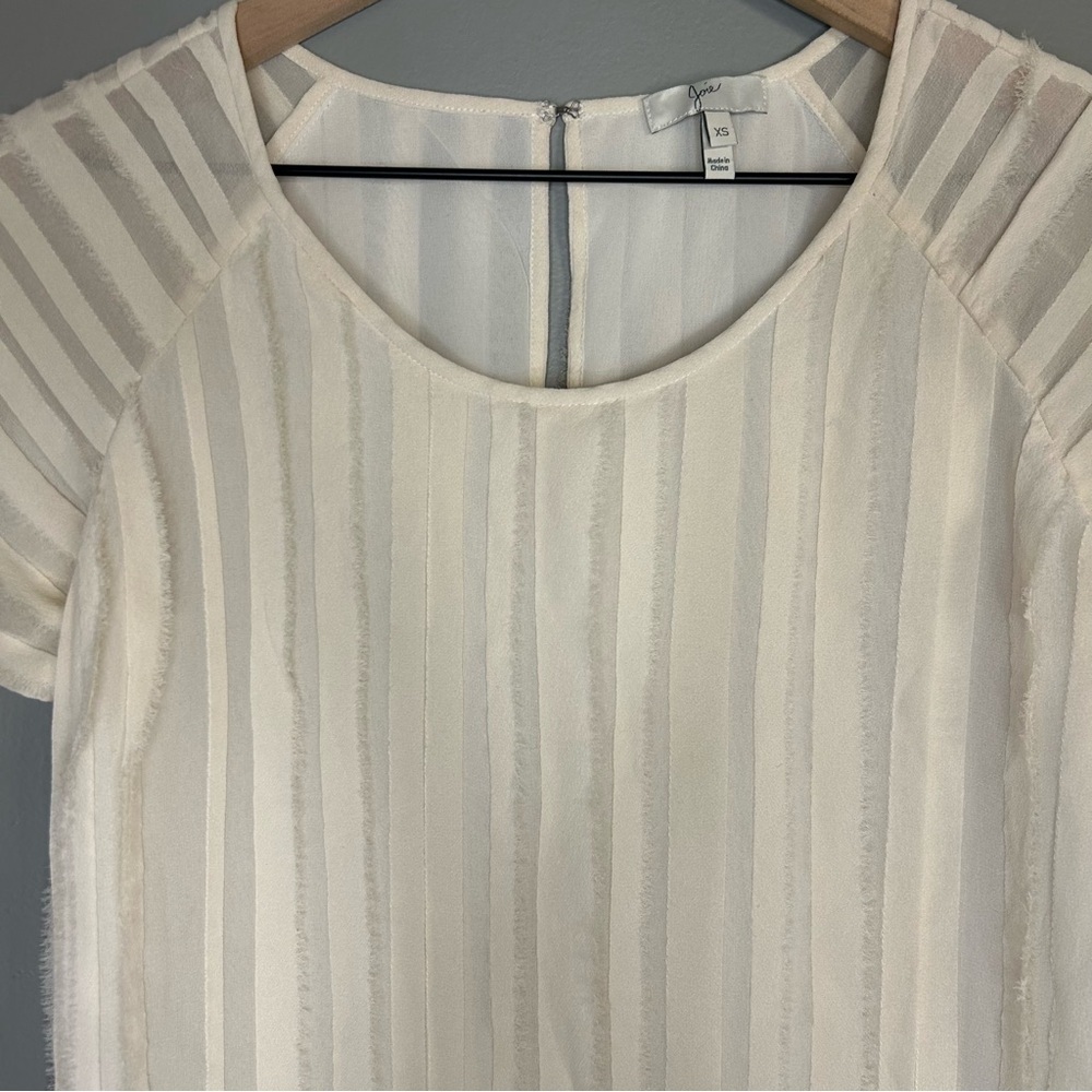 Joie 100% Silk Cream Pleated Blouse, Sz XS, Raw Edges, Lined Top - Picture 2 of 9